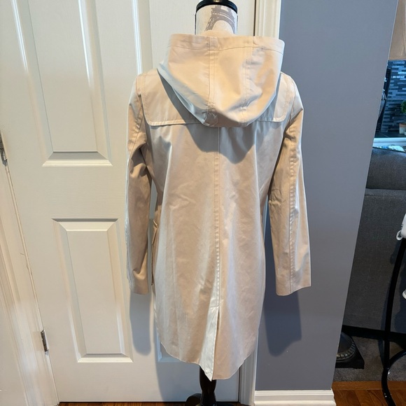 ☔️SALE☔️Michael Kors tan hooded rain coat - Picture 2 of 14